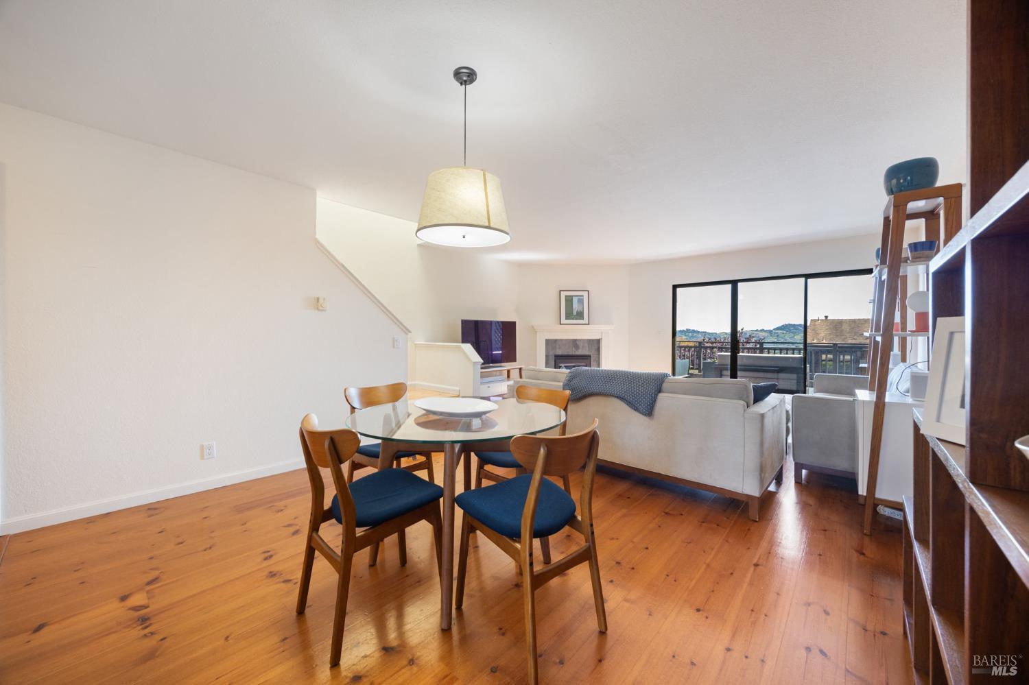 Detail Gallery Image 9 of 42 For 363 Headlands Ct, Sausalito,  CA 94965 - 2 Beds | 2/1 Baths