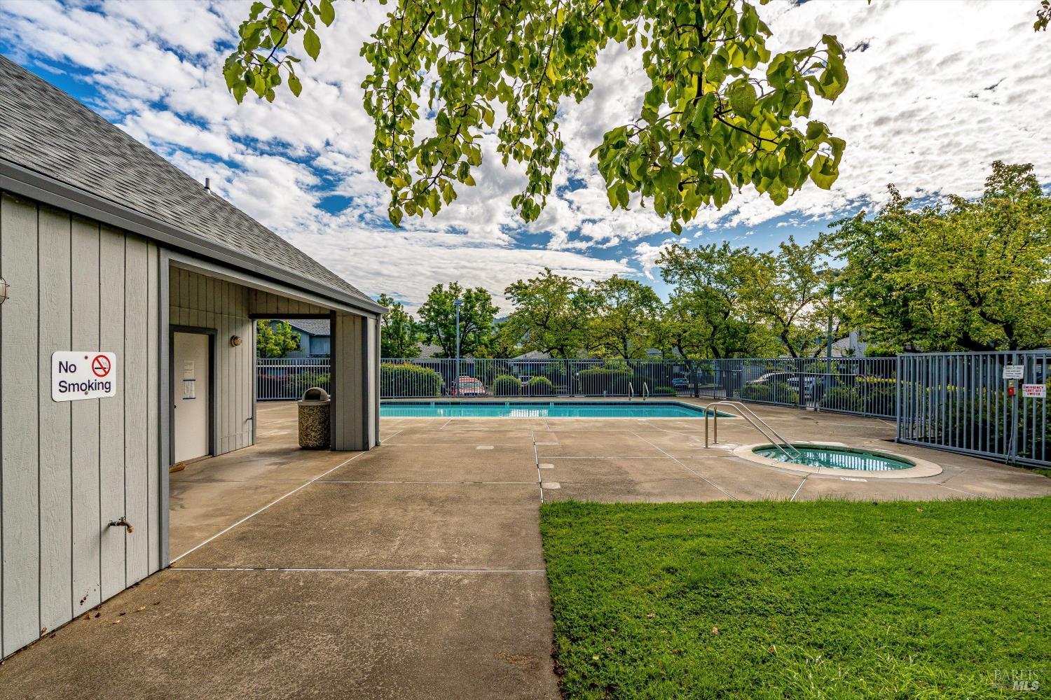 Detail Gallery Image 39 of 42 For 121 Elbridge Ave #B,  Cloverdale,  CA 95425 - 2 Beds | 2 Baths