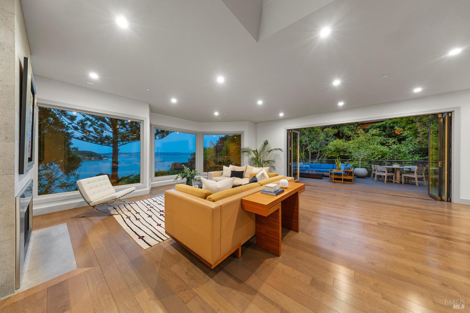 Detail Gallery Image 30 of 77 For 290 Beach Rd, Belvedere,  CA 94920 - 6 Beds | 5 Baths