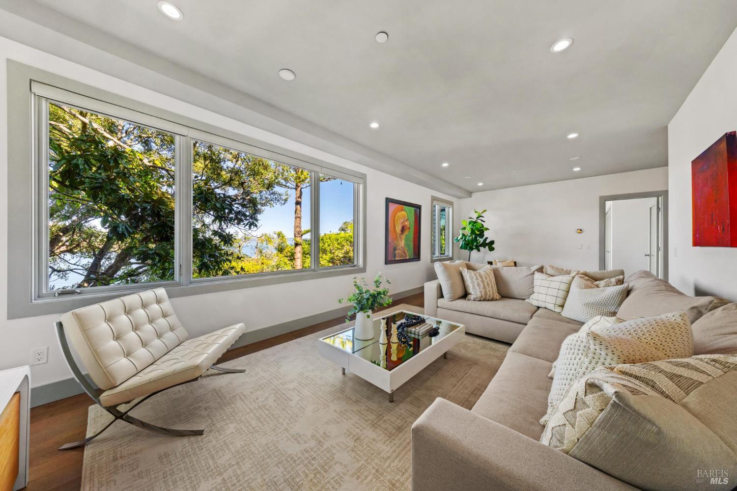 Detail Gallery Image 41 of 77 For 290 Beach Rd, Belvedere,  CA 94920 - 6 Beds | 5 Baths