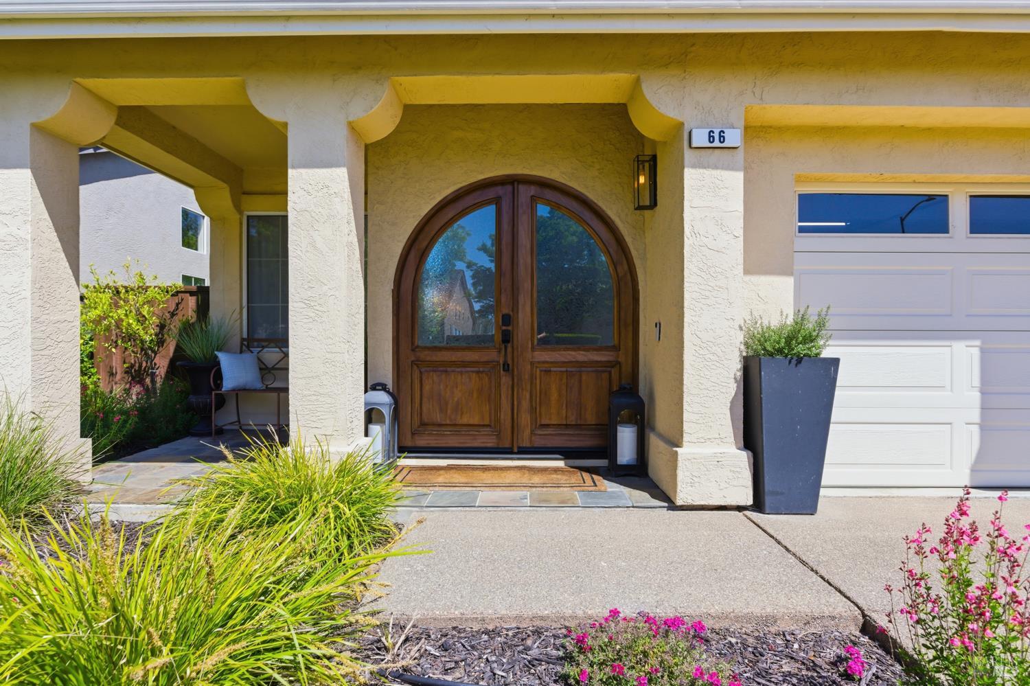 Detail Gallery Image 10 of 67 For 66 S Newport Dr, Napa,  CA 94559 - 4 Beds | 2/1 Baths