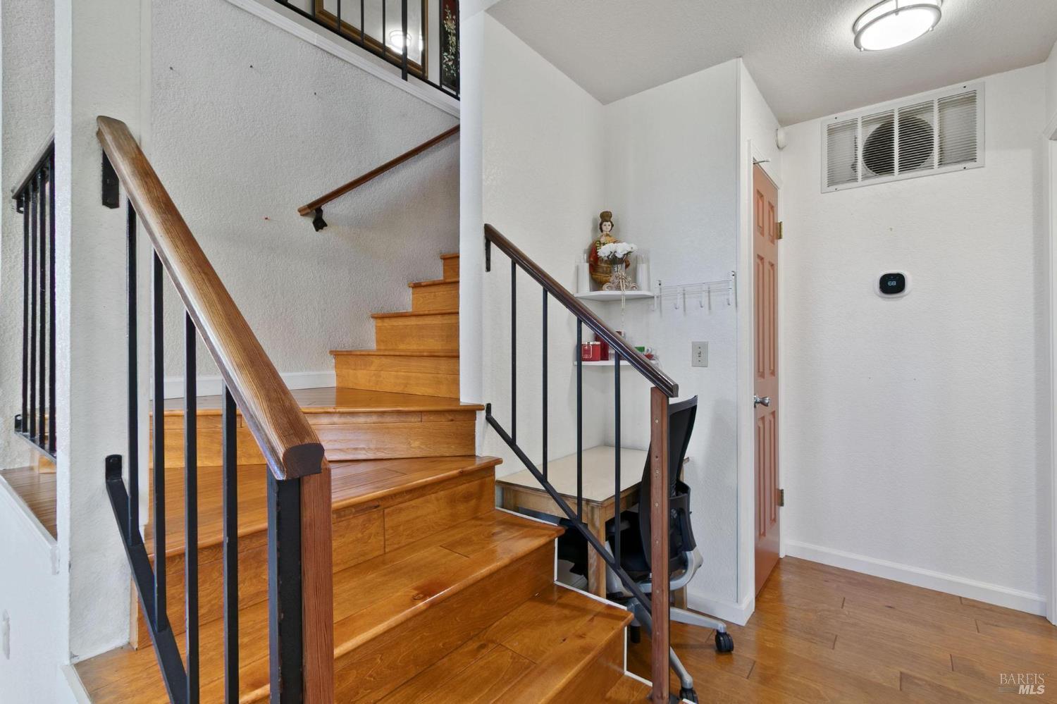 Detail Gallery Image 5 of 35 For 112 Sea Mist Dr, Vallejo,  CA 94591 - 4 Beds | 2/1 Baths