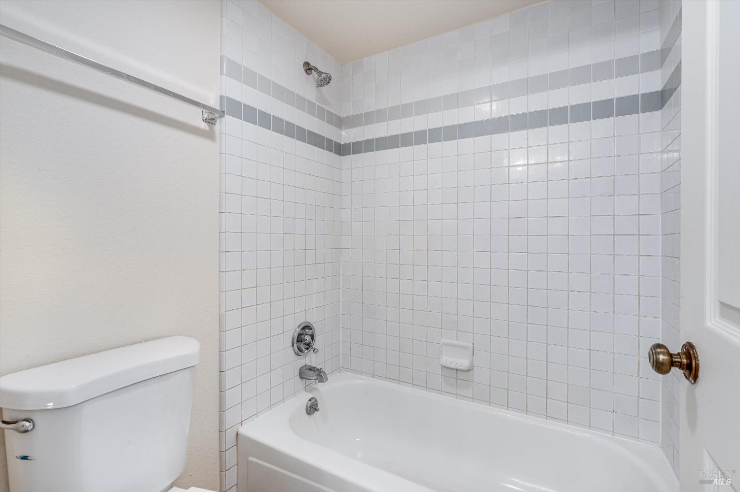 Detail Gallery Image 13 of 42 For 121 Elbridge Ave #B,  Cloverdale,  CA 95425 - 2 Beds | 2 Baths