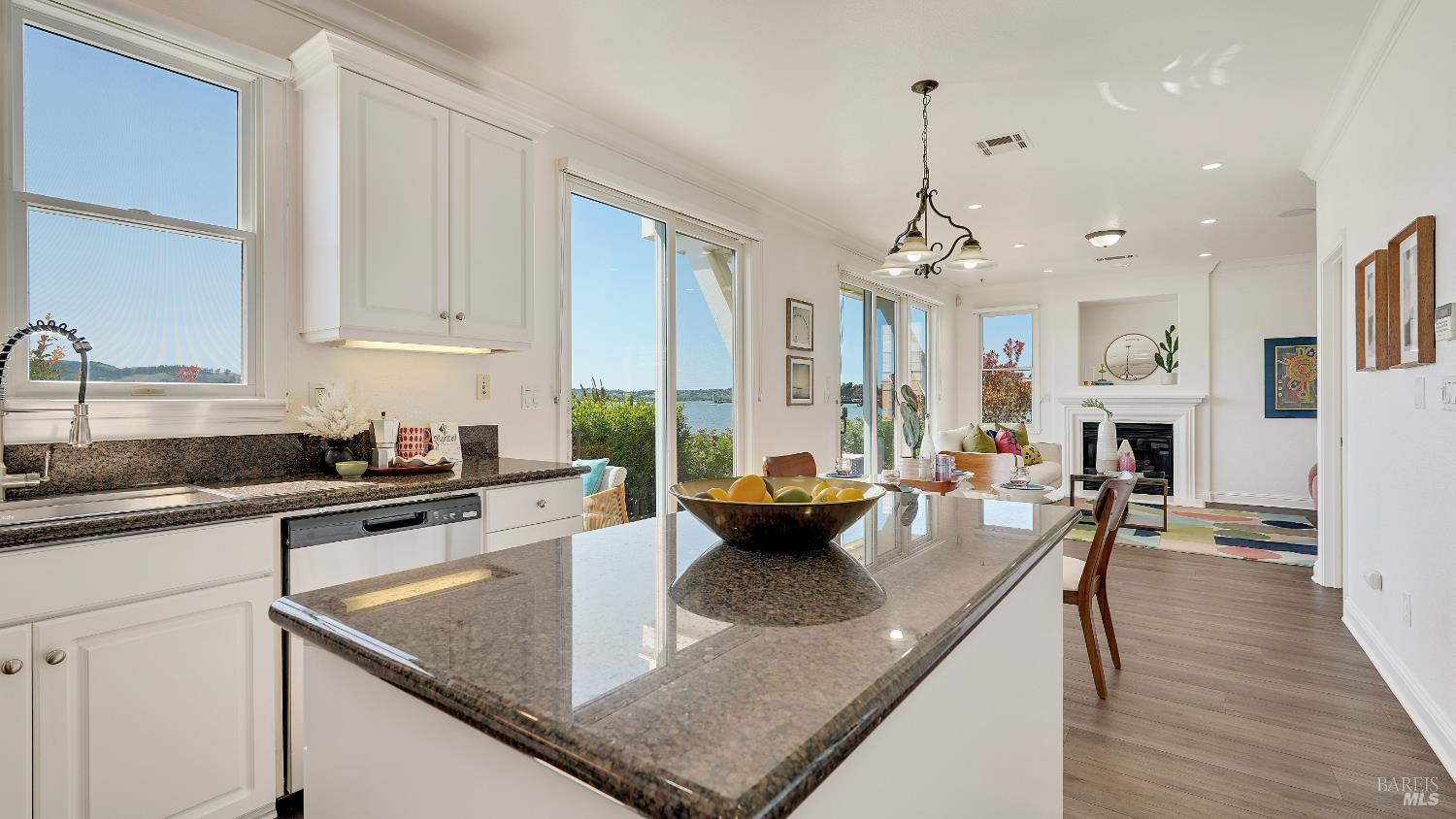 Detail Gallery Image 27 of 82 For 574 Anderson Ln, Benicia,  CA 94510 - 3 Beds | 2/1 Baths