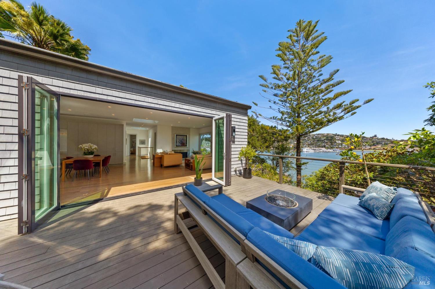 Detail Gallery Image 20 of 77 For 290 Beach Rd, Belvedere,  CA 94920 - 6 Beds | 5 Baths