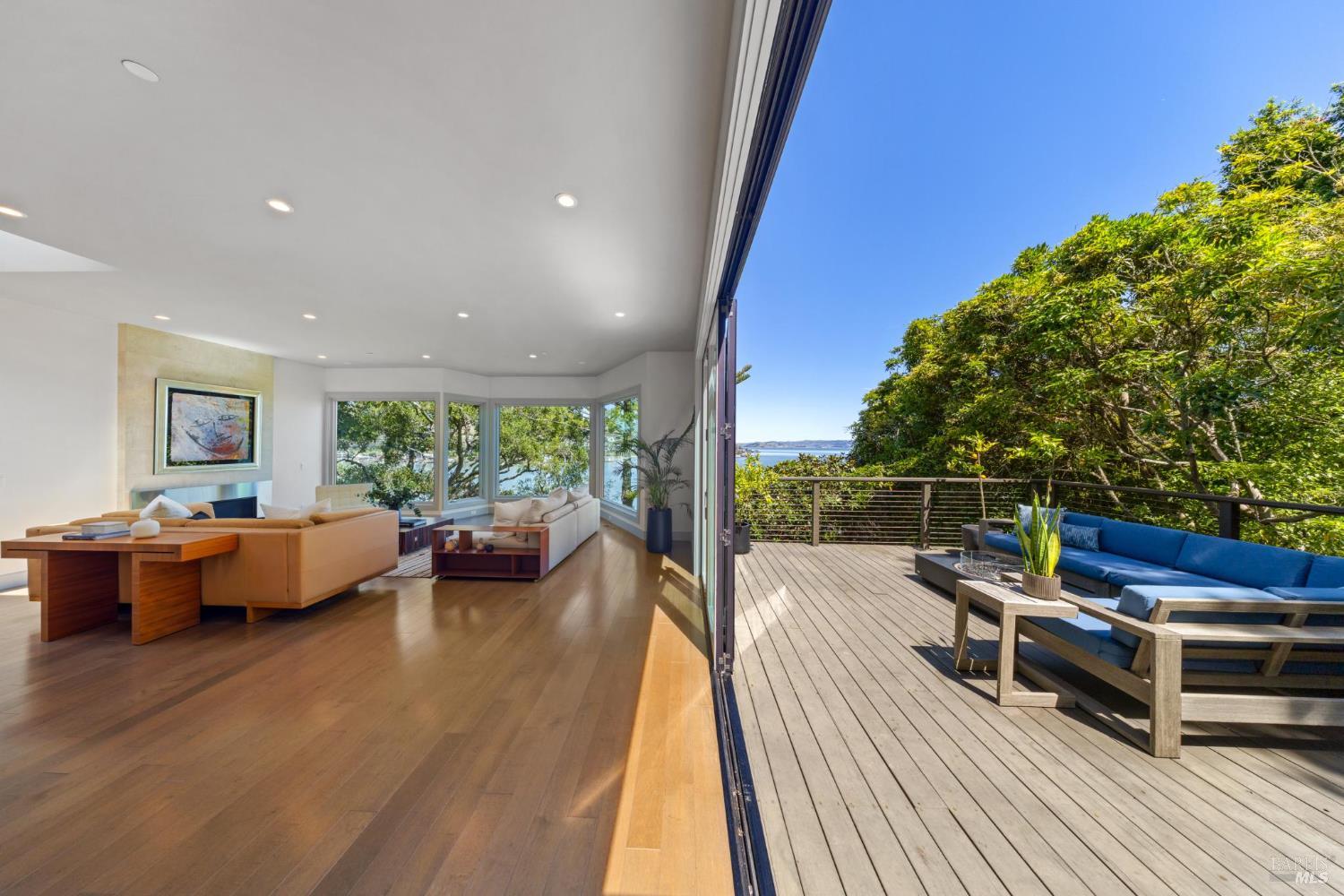 Detail Gallery Image 17 of 77 For 290 Beach Rd, Belvedere,  CA 94920 - 6 Beds | 5 Baths