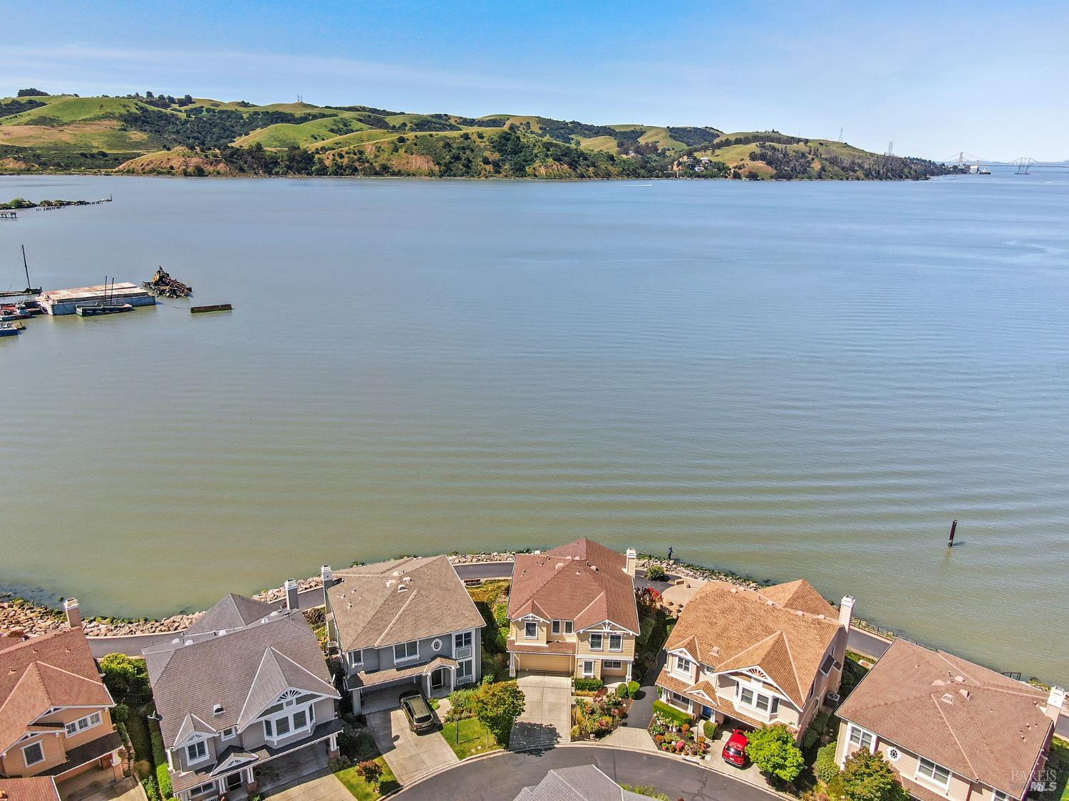 Detail Gallery Image 12 of 82 For 574 Anderson Ln, Benicia,  CA 94510 - 3 Beds | 2/1 Baths