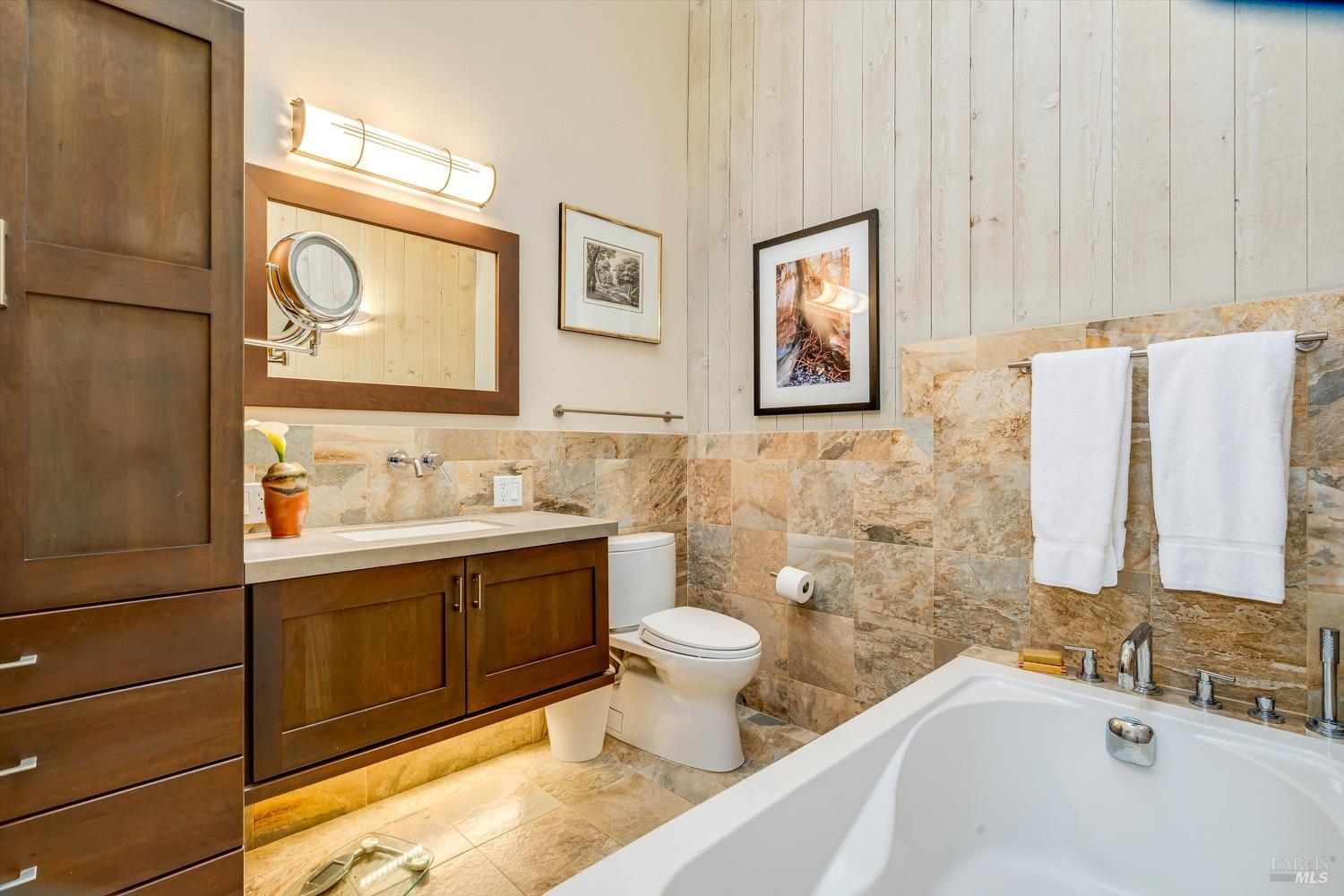 Detail Gallery Image 25 of 37 For 572 Montecito Blvd, Napa,  CA 94559 - 3 Beds | 3 Baths