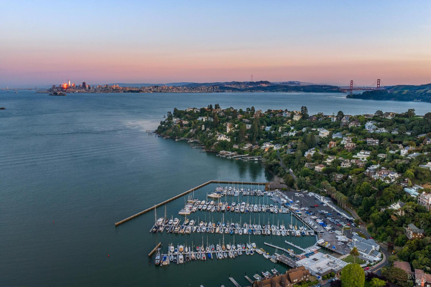 Detail Gallery Image 12 of 77 For 290 Beach Rd, Belvedere,  CA 94920 - 6 Beds | 5 Baths