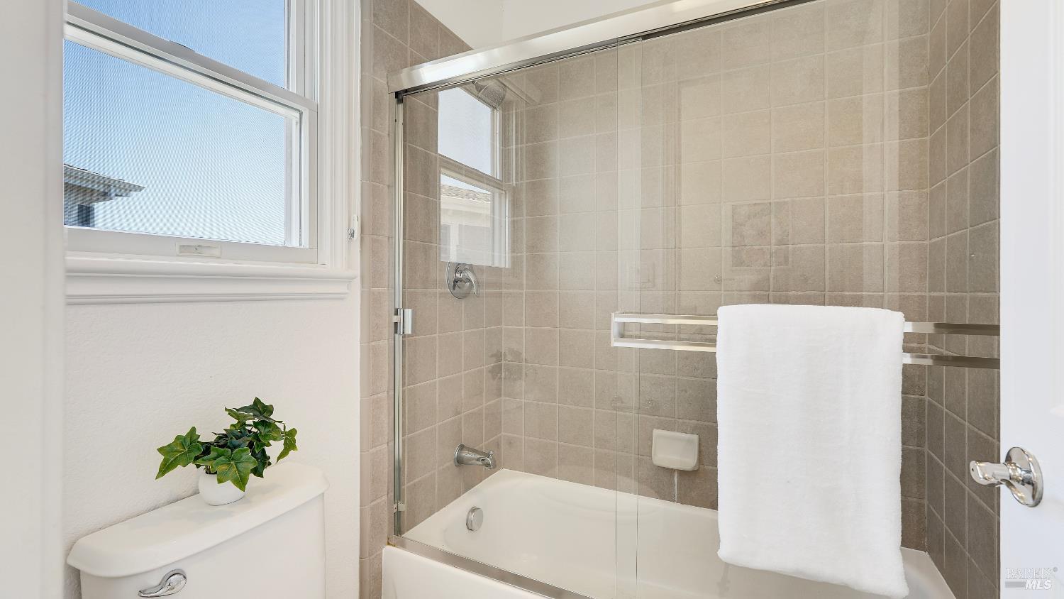 Detail Gallery Image 58 of 82 For 574 Anderson Ln, Benicia,  CA 94510 - 3 Beds | 2/1 Baths