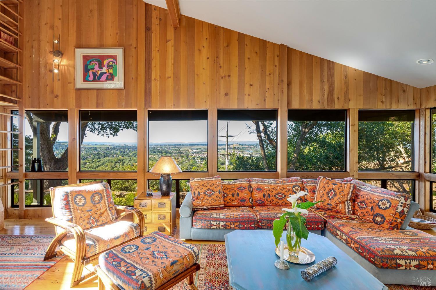 Detail Gallery Image 9 of 37 For 572 Montecito Blvd, Napa,  CA 94559 - 3 Beds | 3 Baths