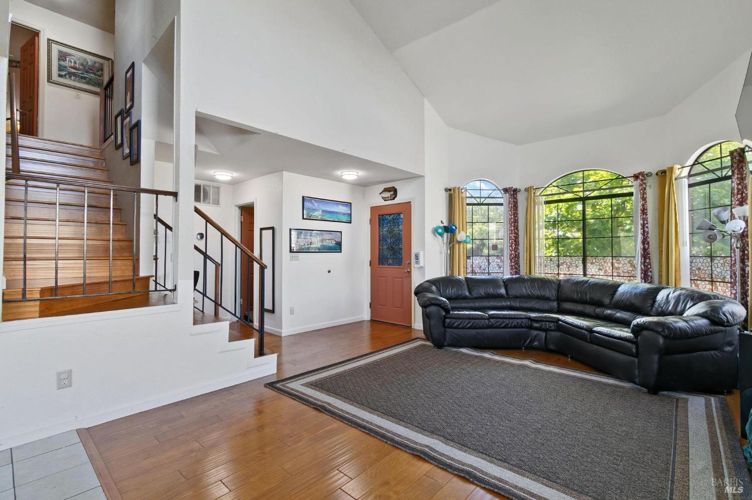 Detail Gallery Image 3 of 35 For 112 Sea Mist Dr, Vallejo,  CA 94591 - 4 Beds | 2/1 Baths