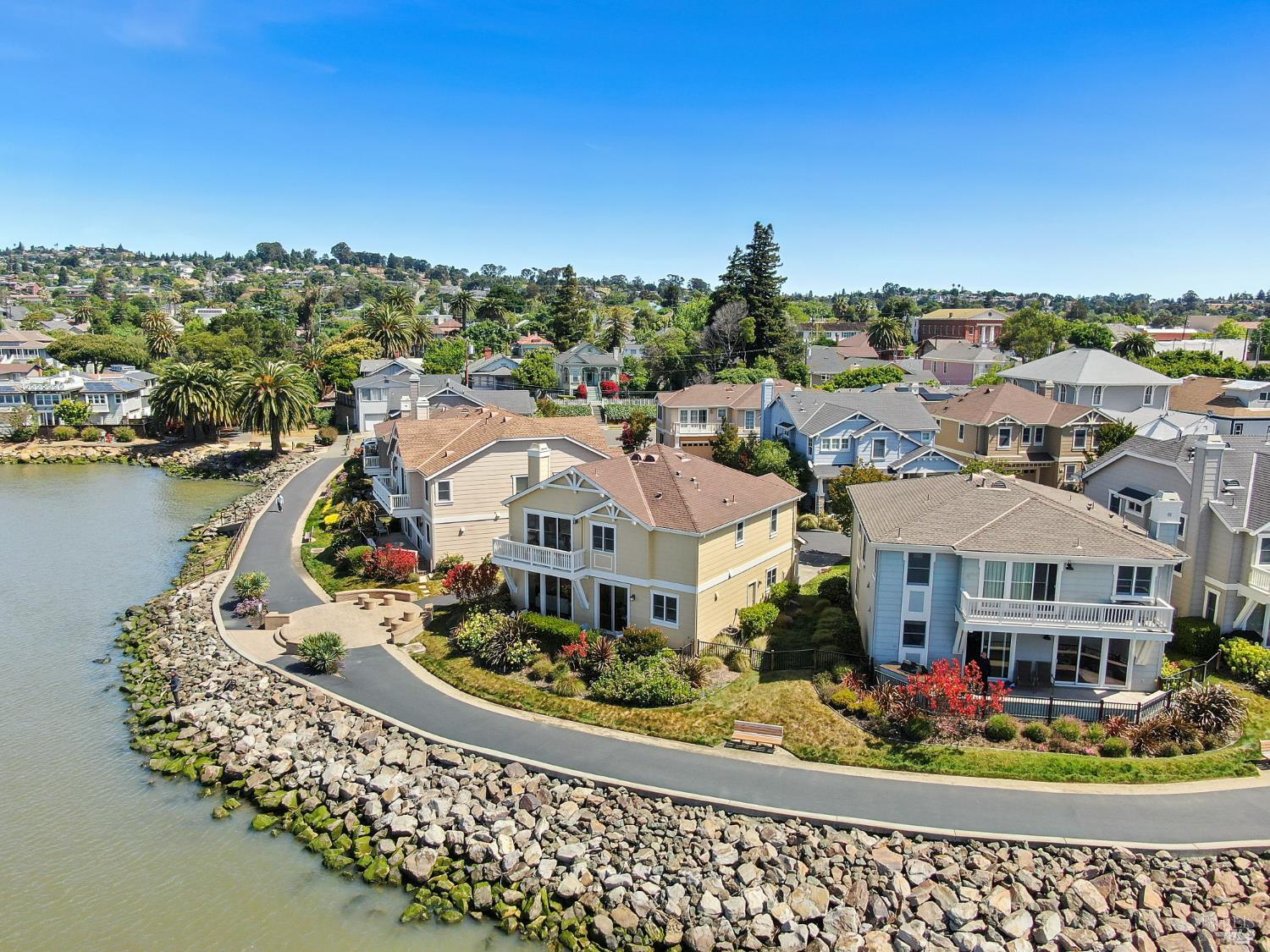 Detail Gallery Image 8 of 82 For 574 Anderson Ln, Benicia,  CA 94510 - 3 Beds | 2/1 Baths