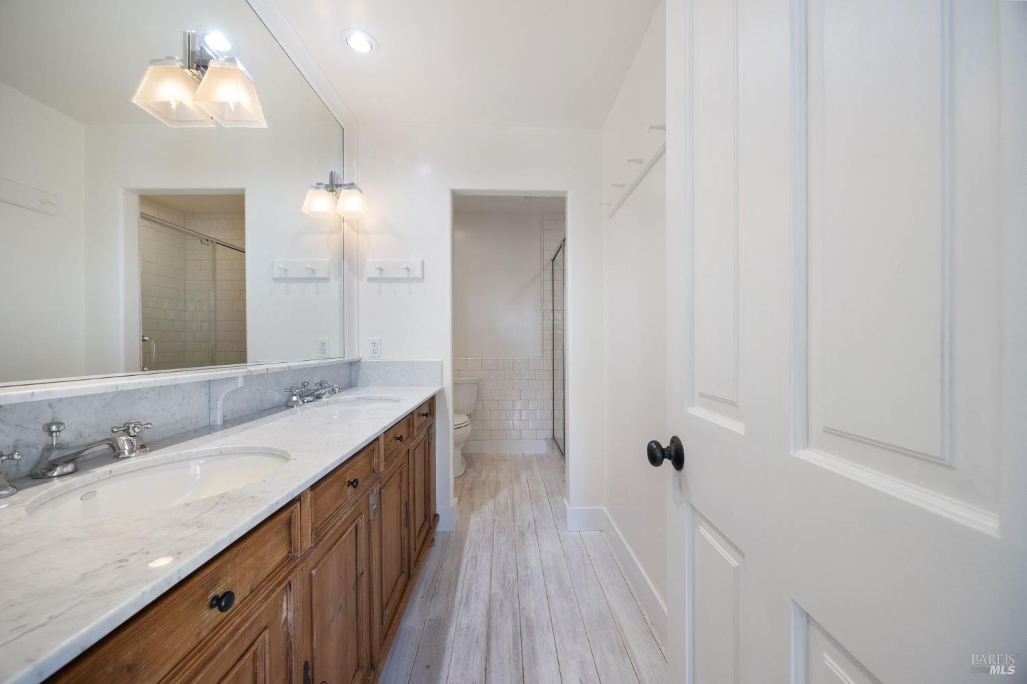 Detail Gallery Image 18 of 42 For 363 Headlands Ct, Sausalito,  CA 94965 - 2 Beds | 2/1 Baths