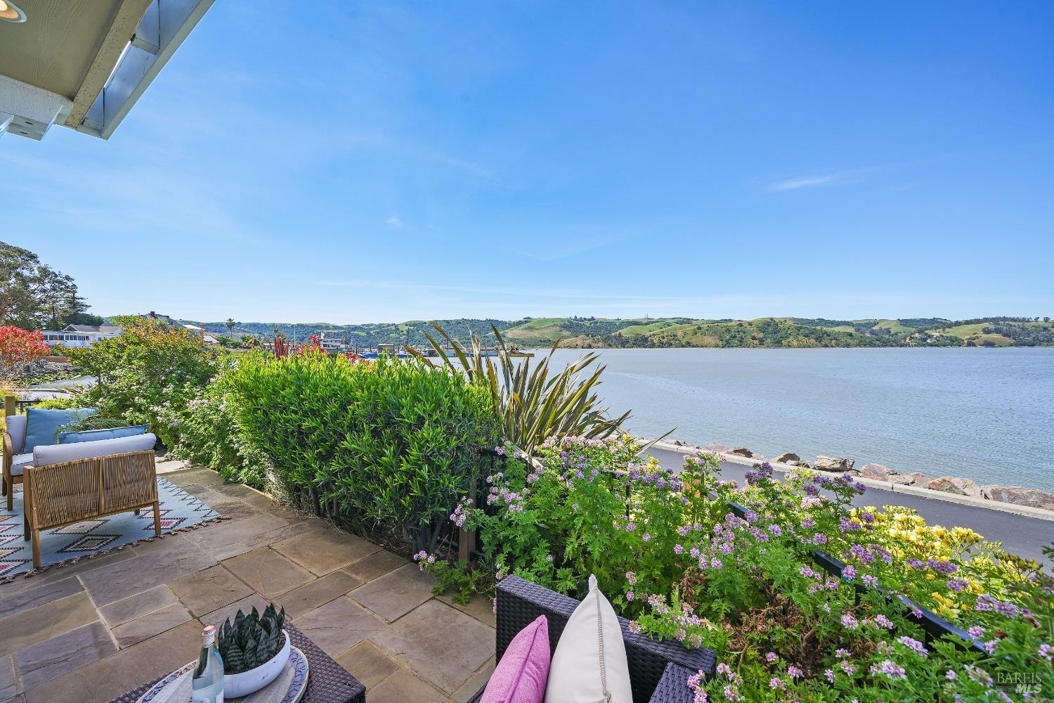 Detail Gallery Image 33 of 82 For 574 Anderson Ln, Benicia,  CA 94510 - 3 Beds | 2/1 Baths