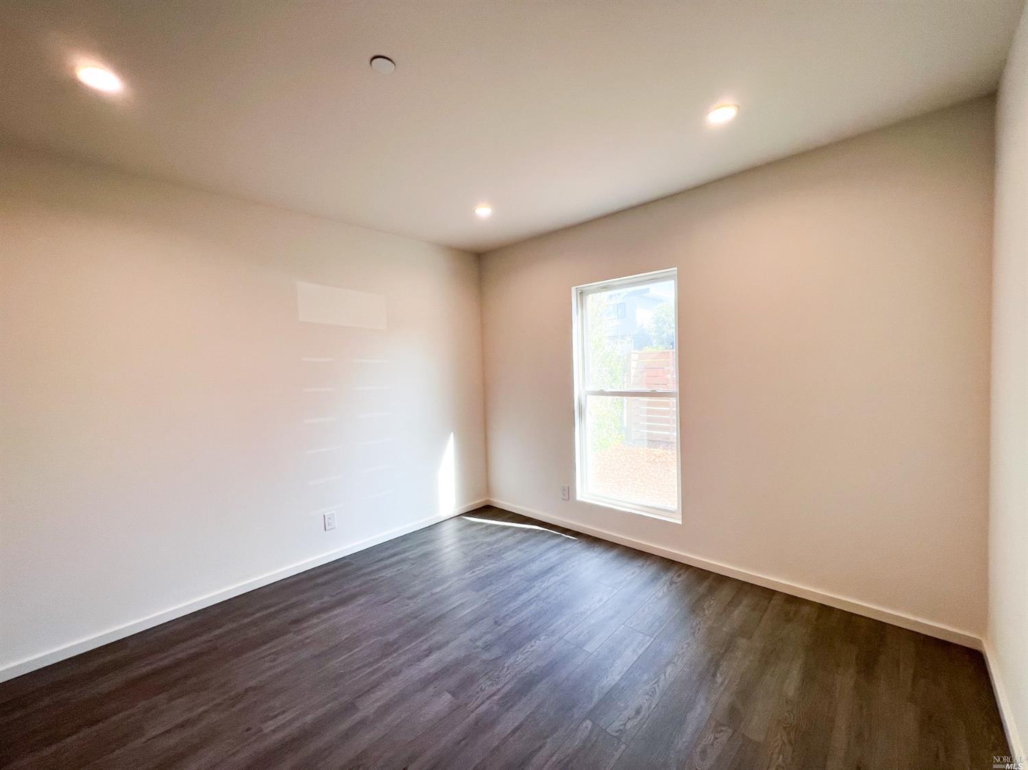 Detail Gallery Image 12 of 26 For 1418 Northside Ave, Berkeley,  CA 94702 - 4 Beds | 4 Baths