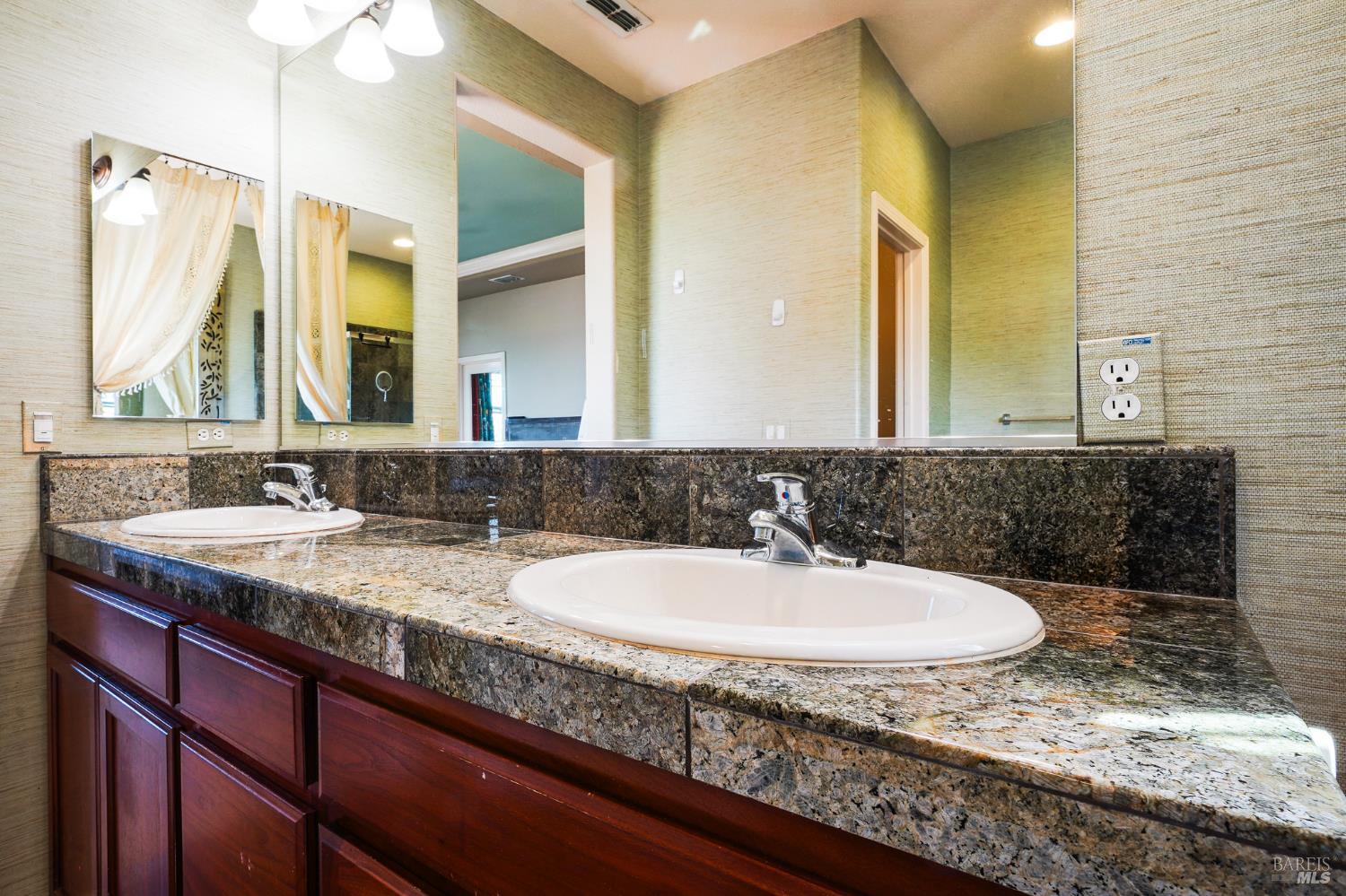 Detail Gallery Image 35 of 38 For 2740 Midtown Ln, Fairfield,  CA 94533 - 3 Beds | 2/1 Baths