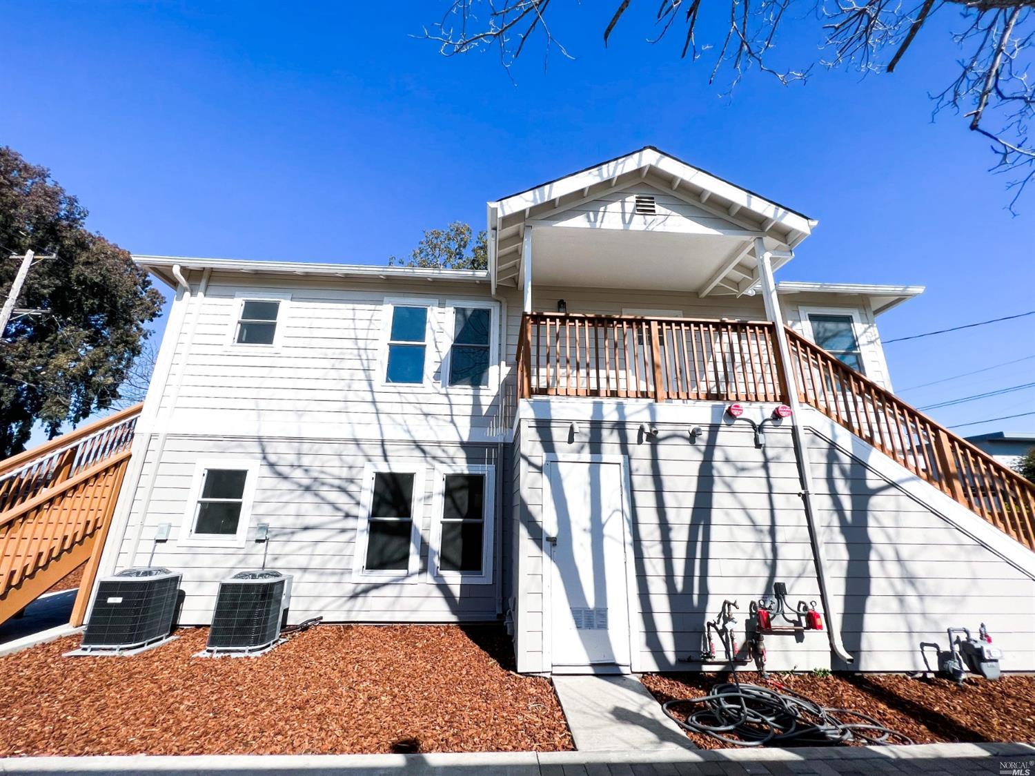 Detail Gallery Image 4 of 26 For 1418 Northside Ave, Berkeley,  CA 94702 - 4 Beds | 4 Baths