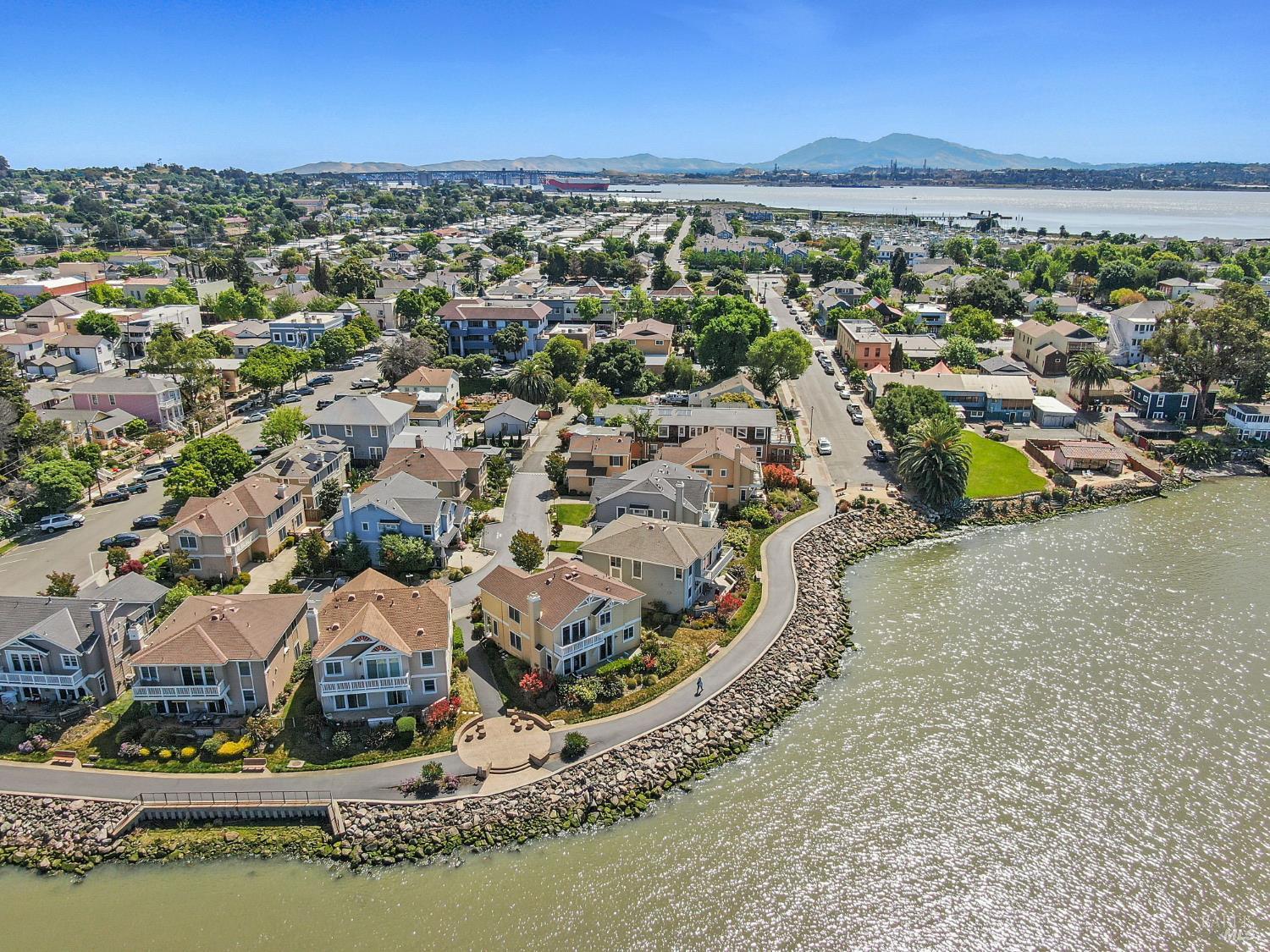Detail Gallery Image 10 of 82 For 574 Anderson Ln, Benicia,  CA 94510 - 3 Beds | 2/1 Baths