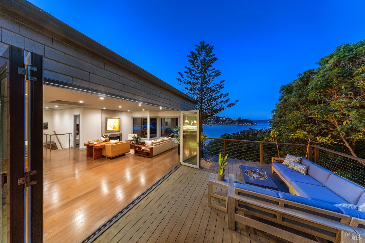 Detail Gallery Image 10 of 77 For 290 Beach Rd, Belvedere,  CA 94920 - 6 Beds | 5 Baths