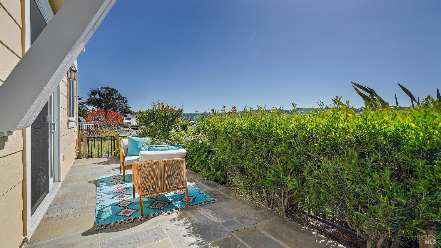 Detail Gallery Image 32 of 82 For 574 Anderson Ln, Benicia,  CA 94510 - 3 Beds | 2/1 Baths