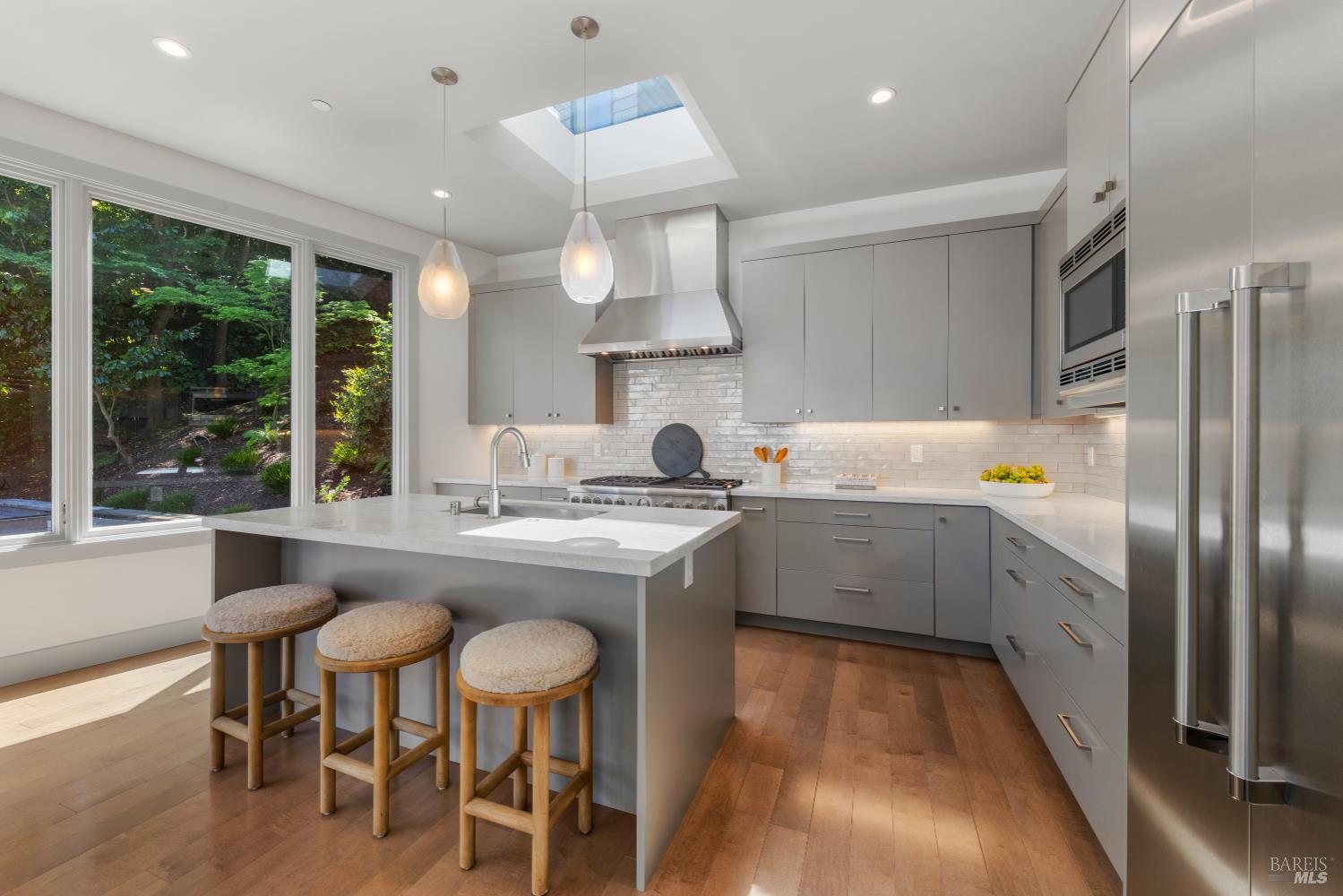 Detail Gallery Image 26 of 77 For 290 Beach Rd, Belvedere,  CA 94920 - 6 Beds | 5 Baths