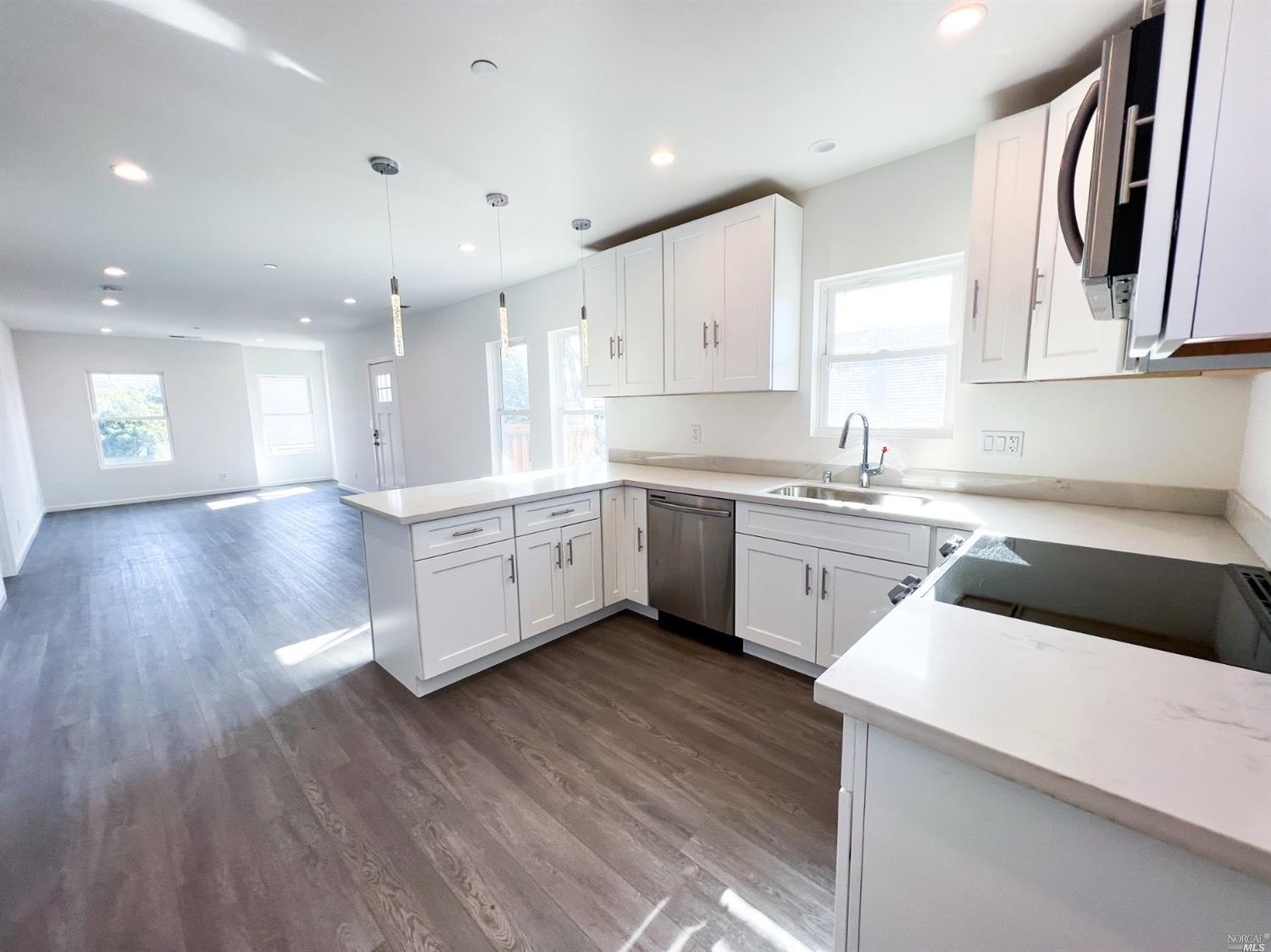 Detail Gallery Image 15 of 26 For 1418 Northside Ave, Berkeley,  CA 94702 - 4 Beds | 4 Baths