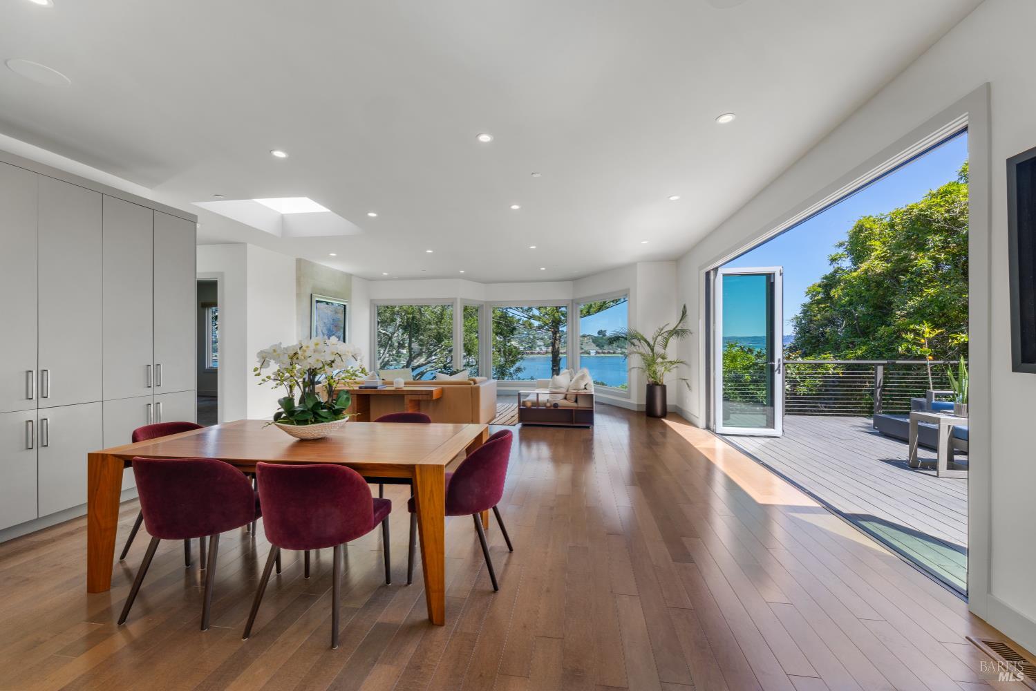 Detail Gallery Image 18 of 77 For 290 Beach Rd, Belvedere,  CA 94920 - 6 Beds | 5 Baths