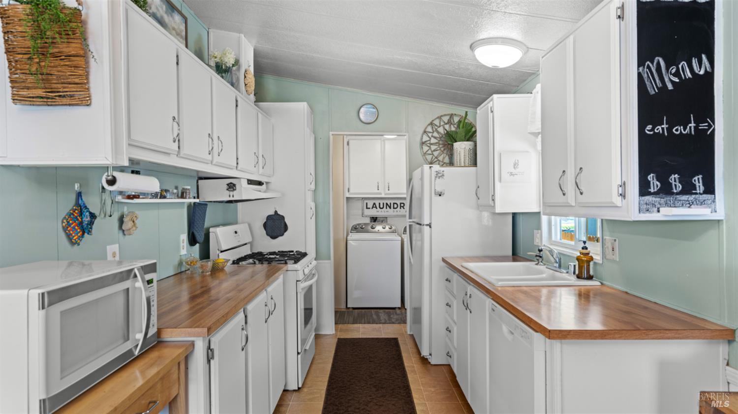 Detail Gallery Image 12 of 36 For 38 Del Rey Dr, Vacaville,  CA 95687 - 3 Beds | 2 Baths