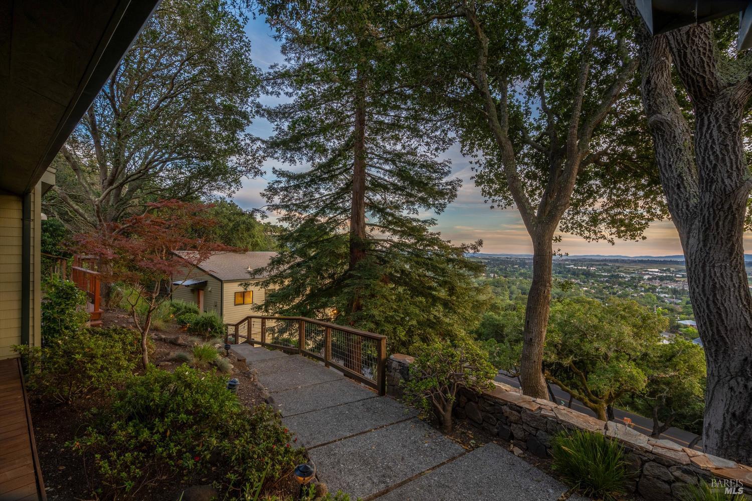 Detail Gallery Image 37 of 37 For 572 Montecito Blvd, Napa,  CA 94559 - 3 Beds | 3 Baths