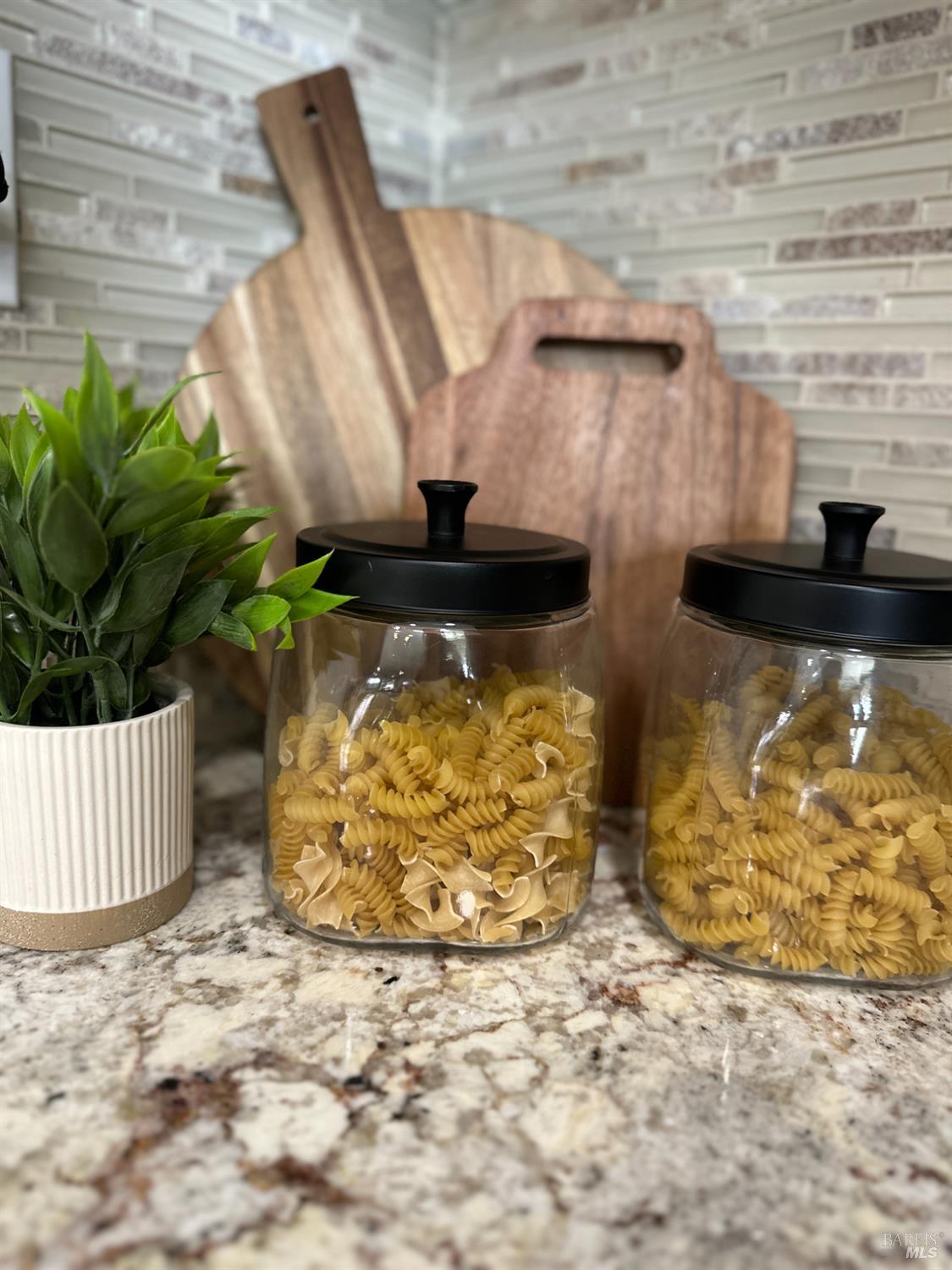 Detail Gallery Image 7 of 42 For 212 Juneau Dr, Vacaville,  CA 95687 - 3 Beds | 2/1 Baths