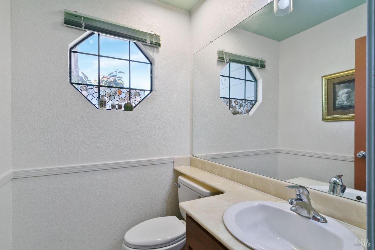 Detail Gallery Image 12 of 35 For 112 Sea Mist Dr, Vallejo,  CA 94591 - 4 Beds | 2/1 Baths