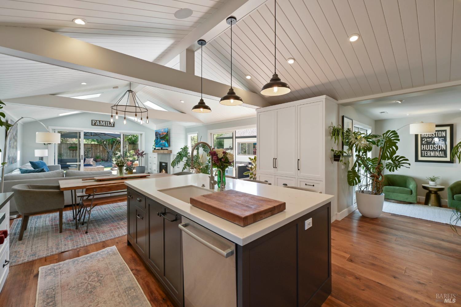 Detail Gallery Image 15 of 57 For 305 Ricardo Rd, Mill Valley,  CA 94941 - 4 Beds | 3 Baths