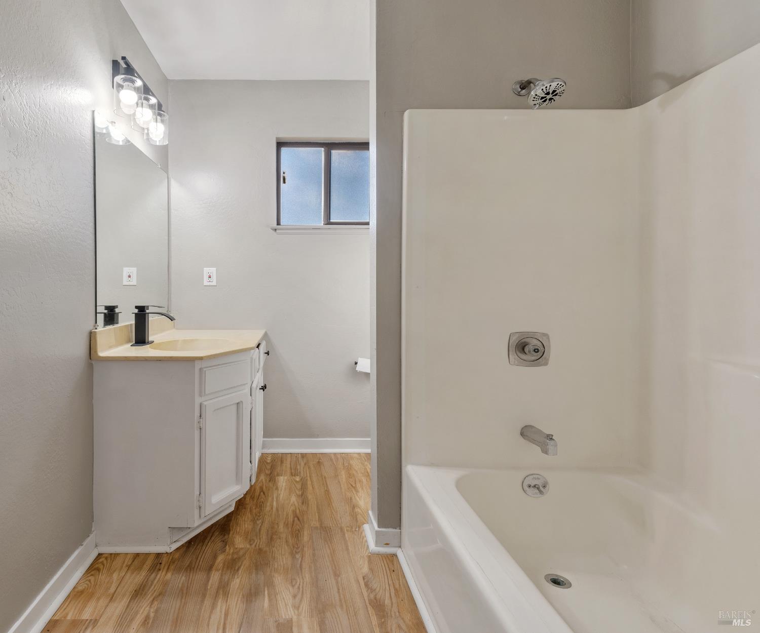 Detail Gallery Image 27 of 48 For 5 Mcdonald Ln, Point Reyes Station,  CA 94956 - 3 Beds | 2/1 Baths