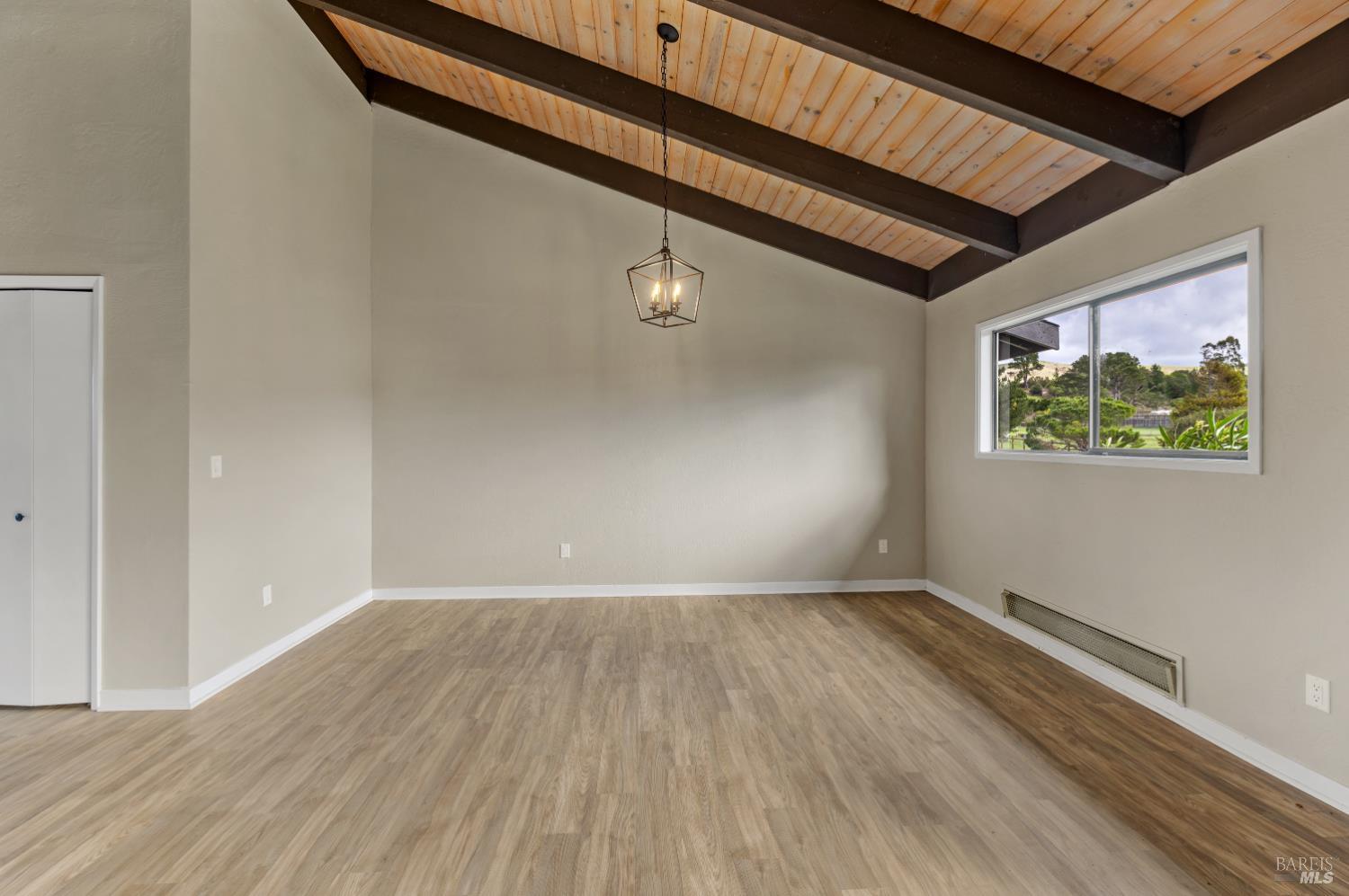 Detail Gallery Image 10 of 48 For 5 Mcdonald Ln, Point Reyes Station,  CA 94956 - 3 Beds | 2/1 Baths