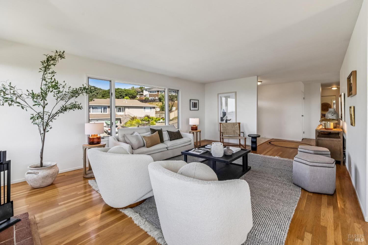 Detail Gallery Image 13 of 85 For 184 Mcnear Dr, San Rafael,  CA 94901 - 3 Beds | 2/1 Baths