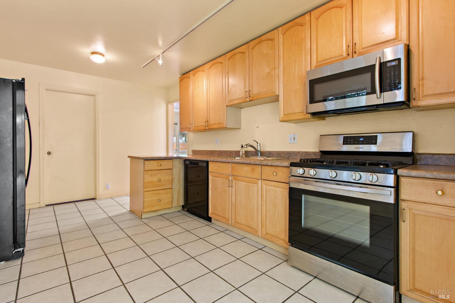 Detail Gallery Image 13 of 30 For 640 E L St, Benicia,  CA 94510 - 3 Beds | 1 Baths