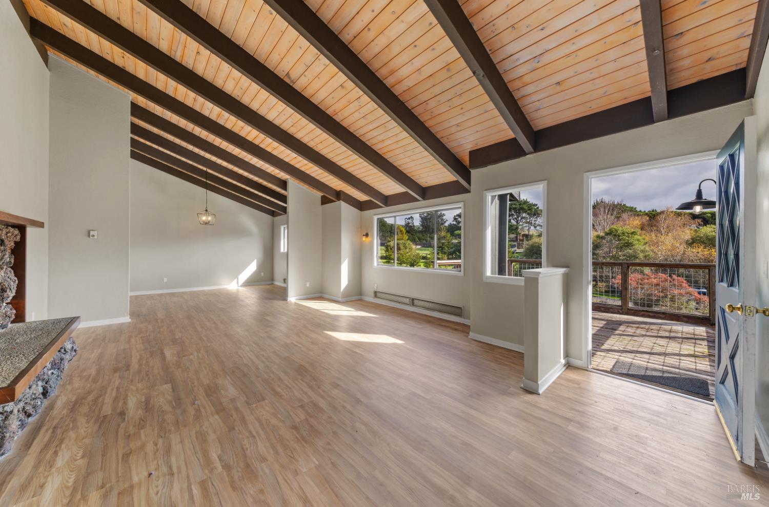 Detail Gallery Image 5 of 48 For 5 Mcdonald Ln, Point Reyes Station,  CA 94956 - 3 Beds | 2/1 Baths