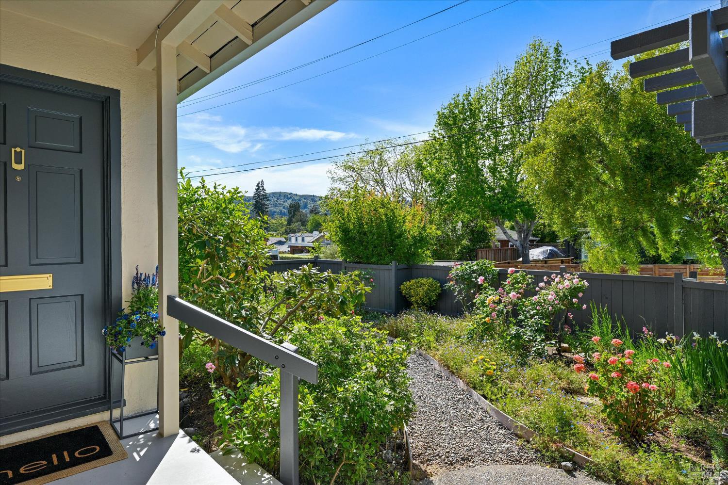 Detail Gallery Image 2 of 31 For 102 Nelson Ave, Mill Valley,  CA 94941 - 3 Beds | 2 Baths