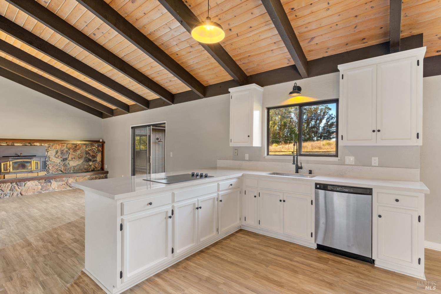 Detail Gallery Image 14 of 48 For 5 Mcdonald Ln, Point Reyes Station,  CA 94956 - 3 Beds | 2/1 Baths
