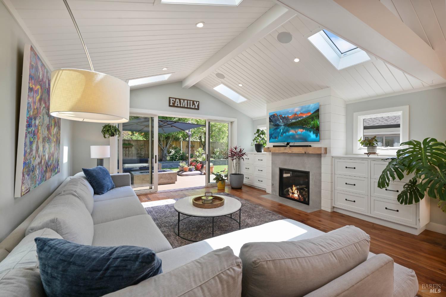 Detail Gallery Image 18 of 57 For 305 Ricardo Rd, Mill Valley,  CA 94941 - 4 Beds | 3 Baths