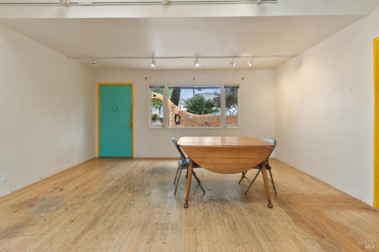 Detail Gallery Image 9 of 30 For 640 E L St, Benicia,  CA 94510 - 3 Beds | 1 Baths