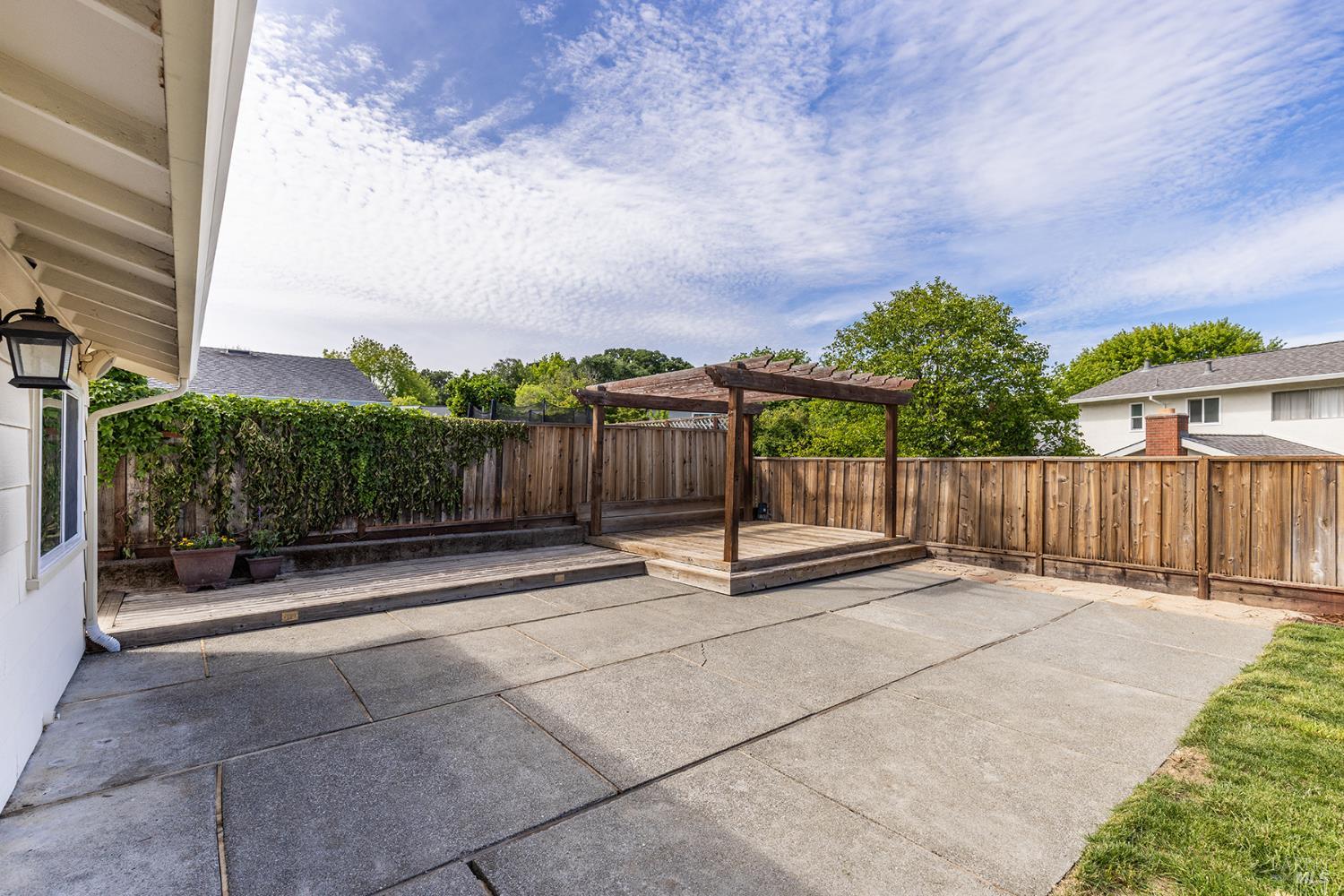 Detail Gallery Image 17 of 42 For 3572 Sandybrook Ln, Napa,  CA 94558 - 4 Beds | 3 Baths