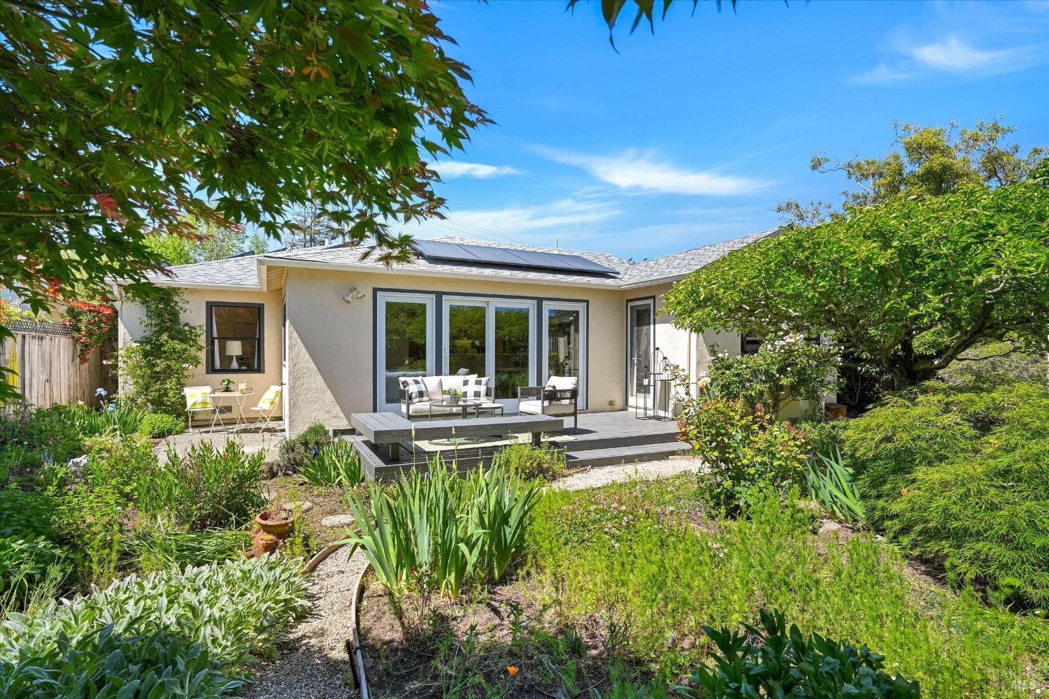 Detail Gallery Image 8 of 31 For 102 Nelson Ave, Mill Valley,  CA 94941 - 3 Beds | 2 Baths