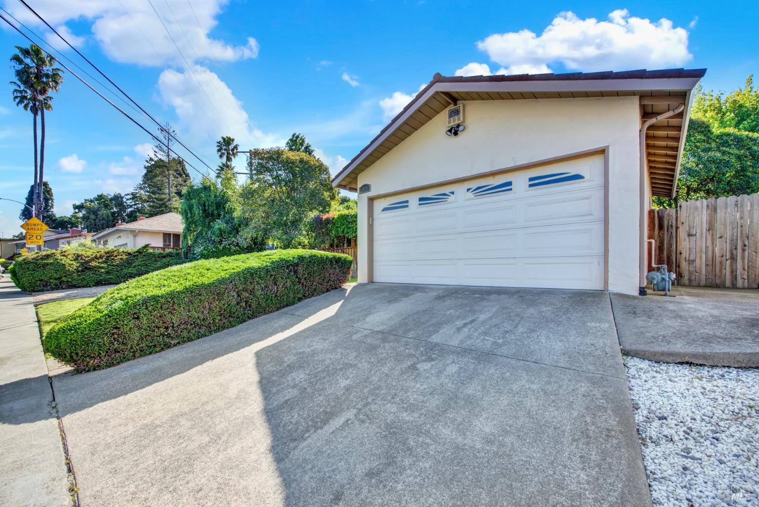 Detail Gallery Image 3 of 44 For 2626 Moyers Rd, San Pablo,  CA 94806 - 3 Beds | 3 Baths