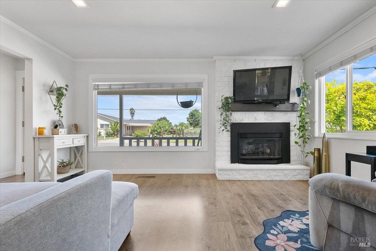 Detail Gallery Image 11 of 45 For 2901 Laurel St, Napa,  CA 94558 - 2 Beds | 2 Baths