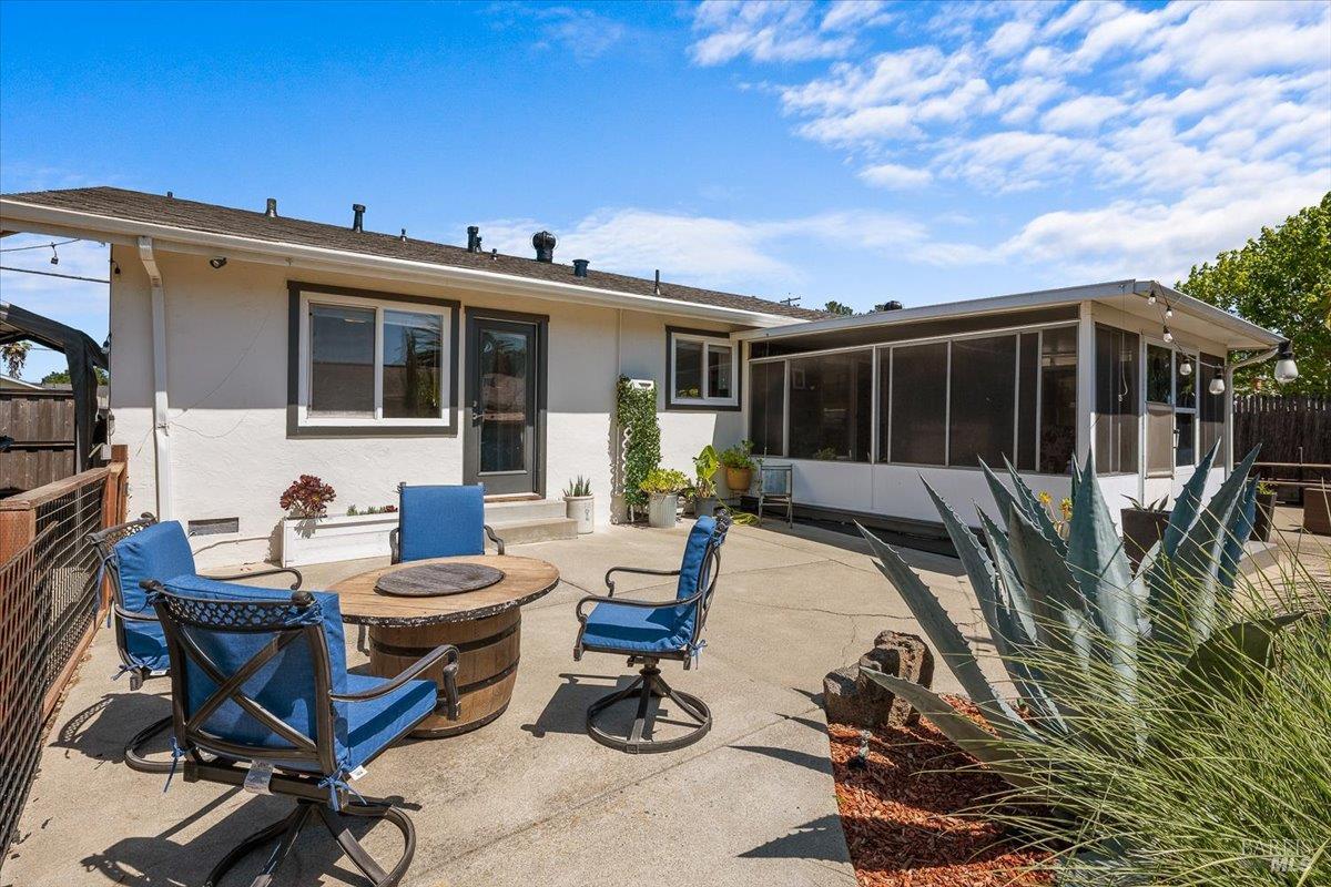 Detail Gallery Image 35 of 45 For 2901 Laurel St, Napa,  CA 94558 - 2 Beds | 2 Baths