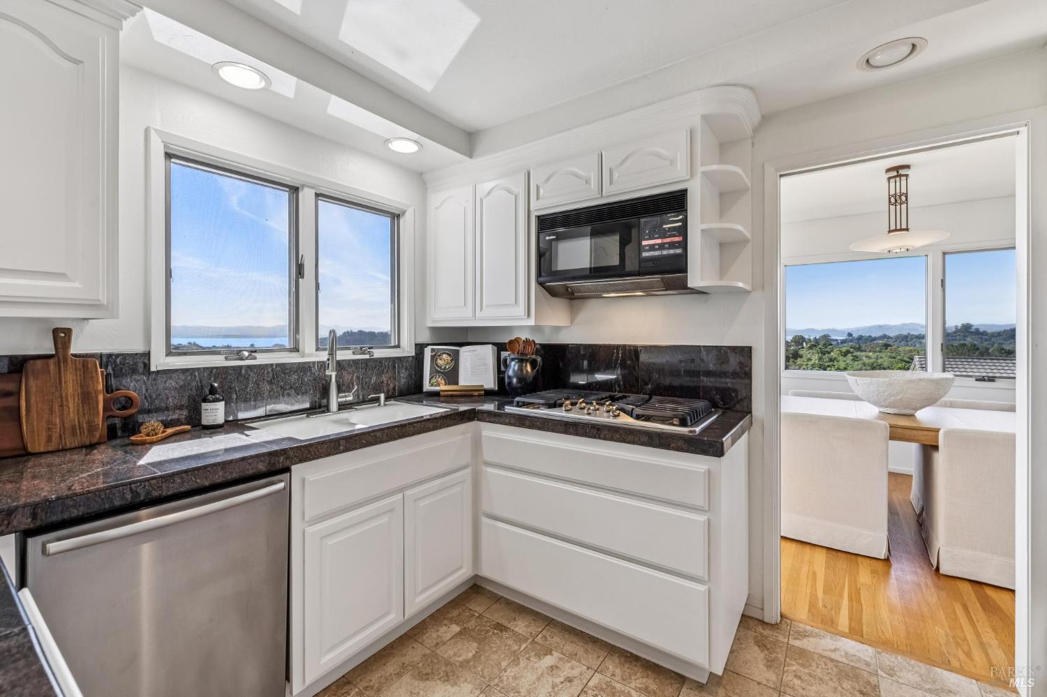 Detail Gallery Image 24 of 85 For 184 Mcnear Dr, San Rafael,  CA 94901 - 3 Beds | 2/1 Baths