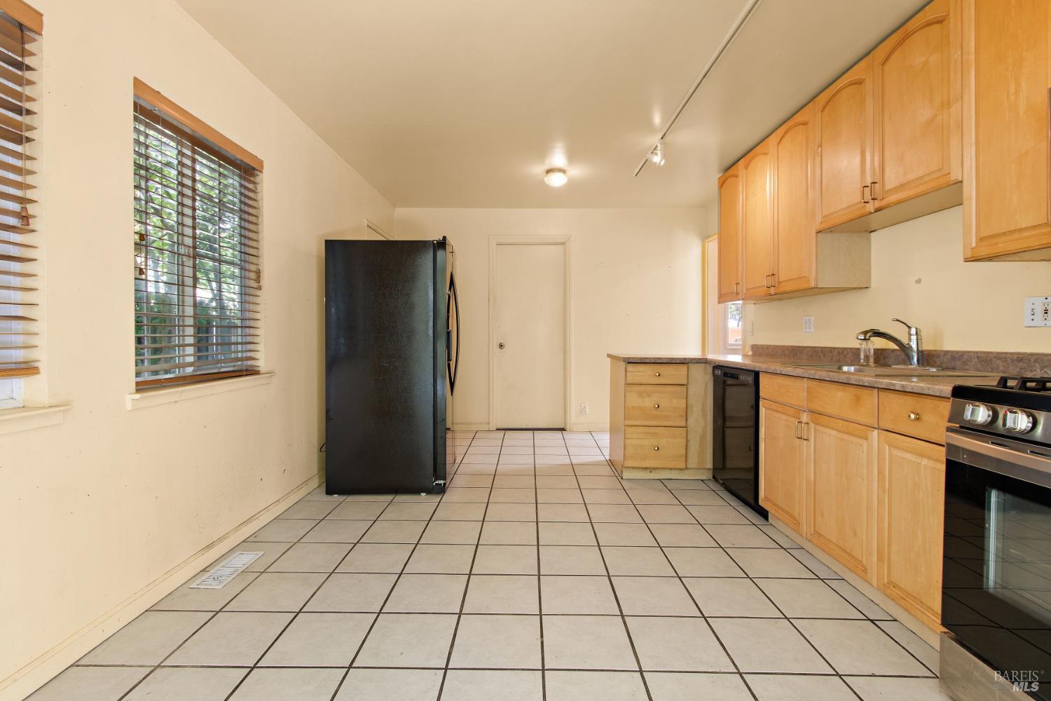 Detail Gallery Image 14 of 30 For 640 E L St, Benicia,  CA 94510 - 3 Beds | 1 Baths