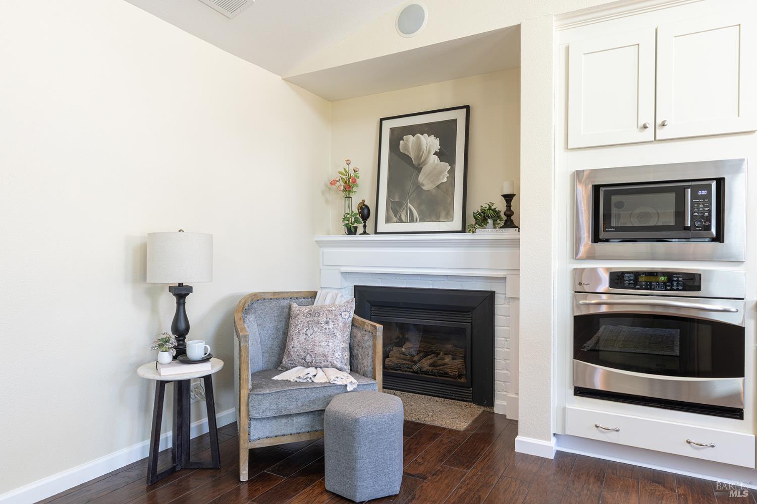 Detail Gallery Image 10 of 42 For 3572 Sandybrook Ln, Napa,  CA 94558 - 4 Beds | 3 Baths